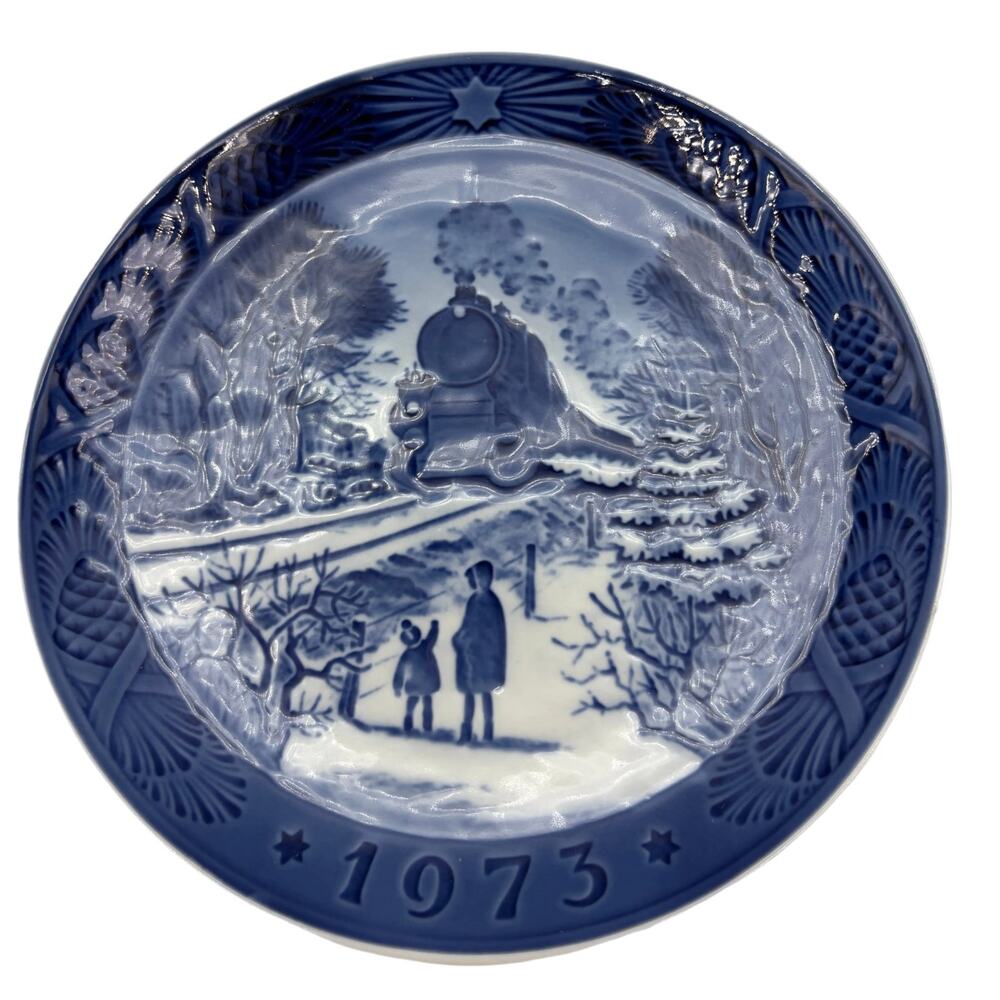 Vintage 1973 Royal Copenhagen Christmas Plate "Going Home for Christmas"